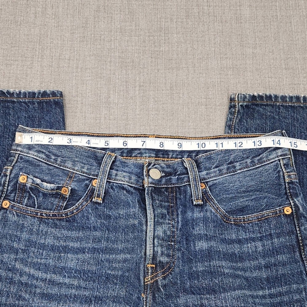 Levis 501 Button Fly Tapered 100% Cotton Distressed Style  Medium Wash Jeans. - Picture 7 of 12